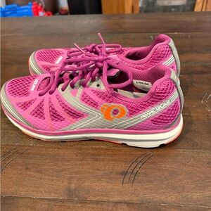 Pearl Izumi Women's Magenta/Pink Mesh cycling Sneakers